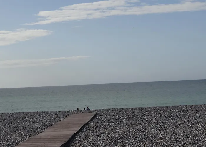 Appartement Lumineux Au Centre De Dieppe, Calme Et Confortable